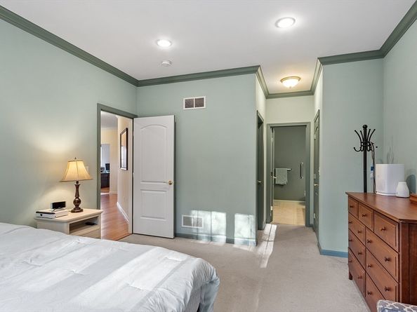 33 Summerfield Dr 33, Uxbridge MA 01569