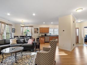 33 Summerfield Dr 33, Uxbridge MA 01569