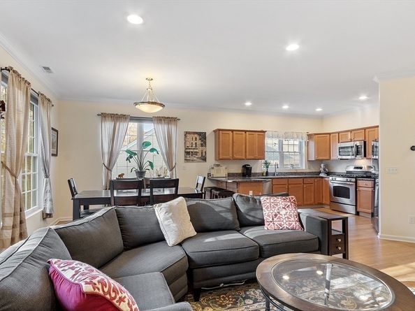 33 Summerfield Dr 33, Uxbridge MA 01569