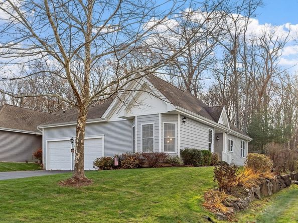 33 Summerfield Dr 33, Uxbridge MA 01569