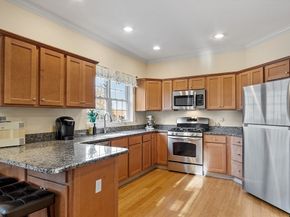 33 Summerfield Dr 33, Uxbridge MA 01569