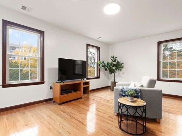 313 South Street, Reading MA 01867