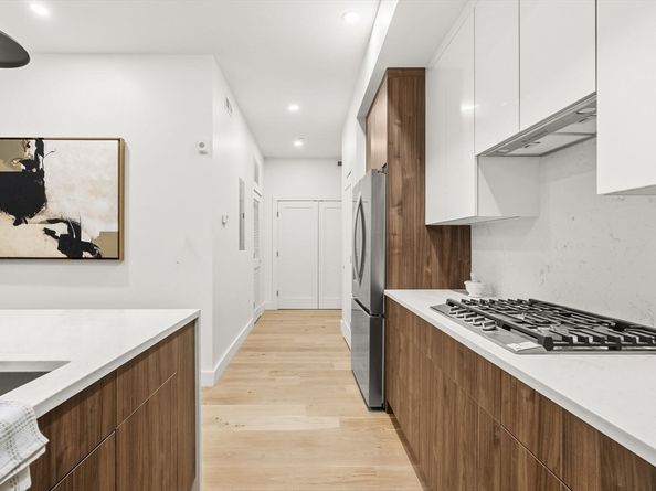 47 Condor 202, Boston MA 02128