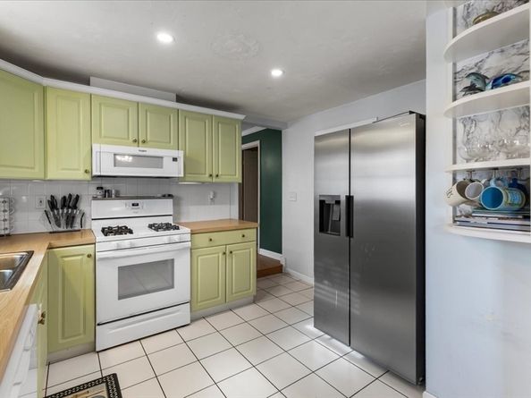 563 County Road, Rochester MA 02576