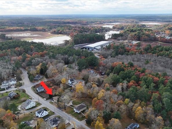 563 County Road, Rochester MA 02576