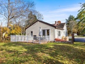 563 County Road, Rochester MA 02576