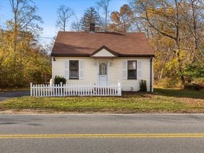 563 County Road, Rochester MA 02576