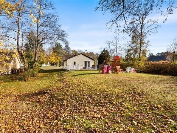 563 County Road, Rochester MA 02576