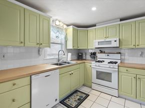 563 County Road, Rochester MA 02576