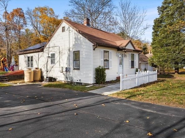 563 County Road, Rochester MA 02576