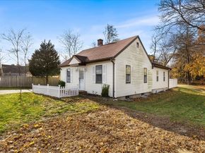 563 County Road, Rochester MA 02576