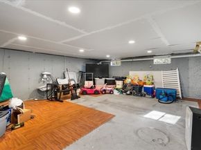 563 County Road, Rochester MA 02576