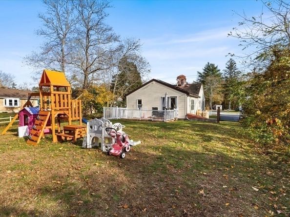 563 County Road, Rochester MA 02576