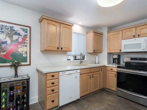 65 Lake Ave 220, Worcester MA 01604