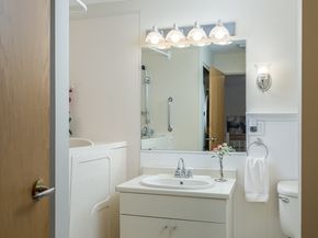 65 Lake Ave 220, Worcester MA 01604