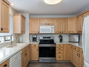 65 Lake Ave 220, Worcester MA 01604