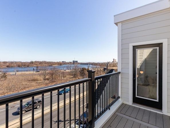 656 Mystic Ave A, Somerville MA 02145