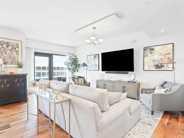 300 Pier 4 Blvd 3I, Boston MA 02210