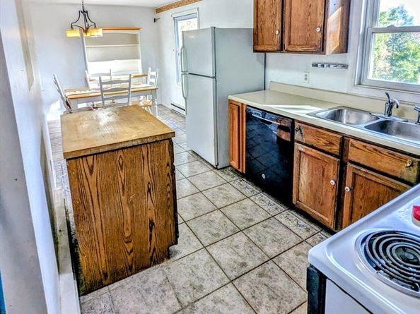 41 Walnut Hill Dr, Worcester MA 01602