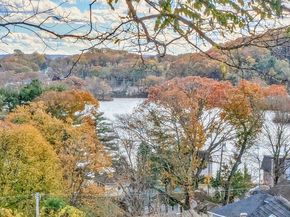 41 Walnut Hill Dr, Worcester MA 01602