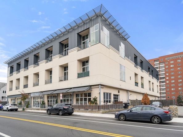 950 Broadway 14, Chelsea MA 02150