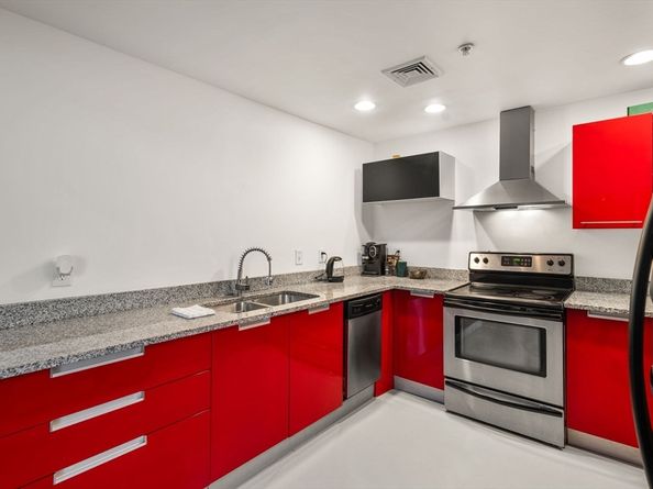 950 Broadway 14, Chelsea MA 02150