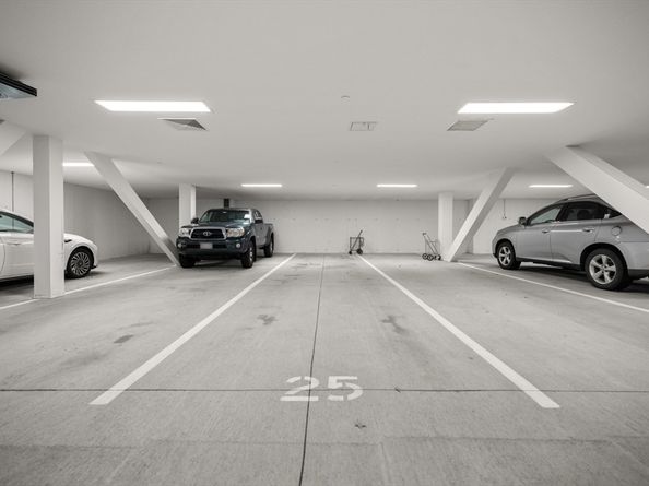 148 Weston Rd 208, Wellesley MA 02482