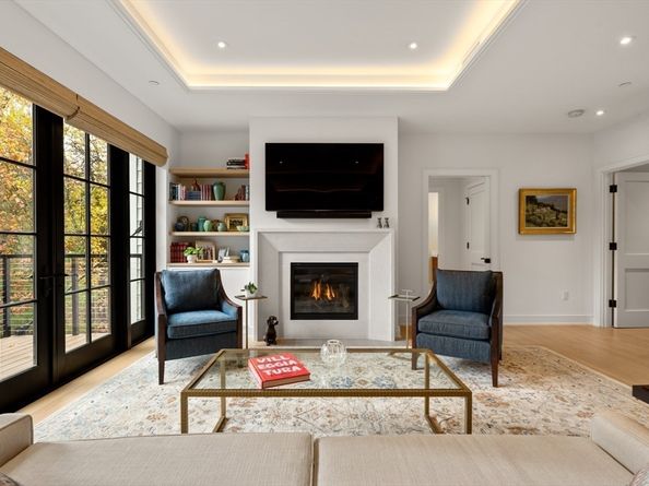 148 Weston Rd 208, Wellesley MA 02482