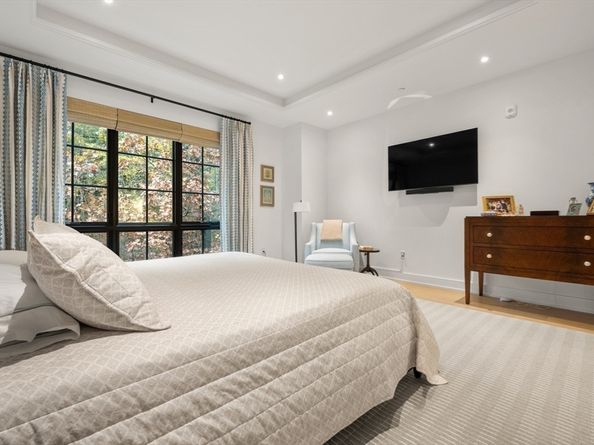 148 Weston Rd 208, Wellesley MA 02482