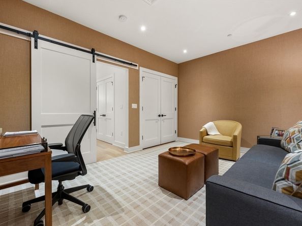 148 Weston Rd 208, Wellesley MA 02482