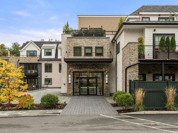 148 Weston Rd 208, Wellesley MA 02482