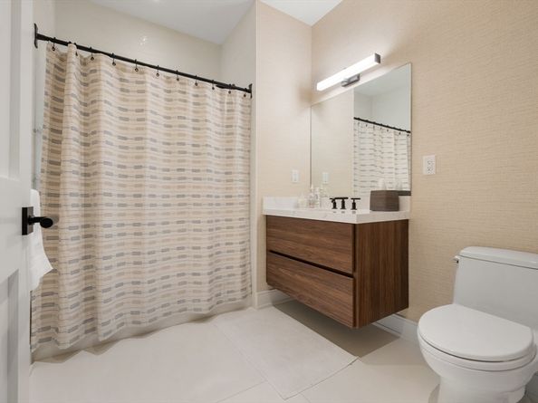 148 Weston Rd 208, Wellesley MA 02482