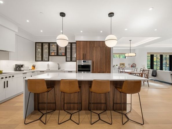 148 Weston Rd 208, Wellesley MA 02482