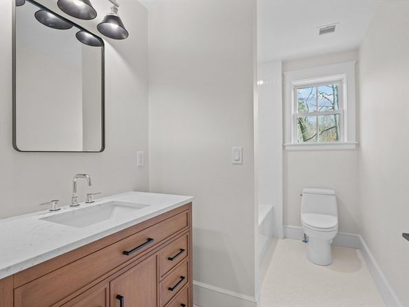 14 Dexter Lane B, Newburyport MA 01950