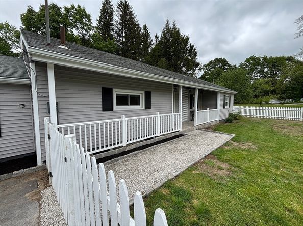 72 Charlton St, Oxford MA 01540