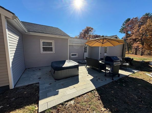 72 Charlton St, Oxford MA 01540