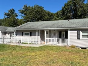 72 Charlton St, Oxford MA 01540