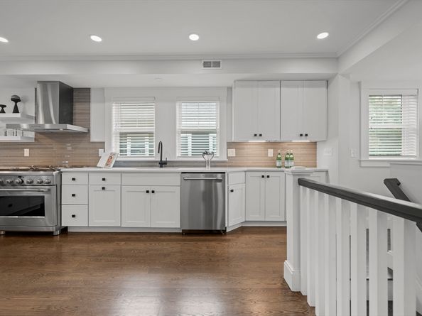 72 Governor Winthrop Rd 2, Somerville MA 02145