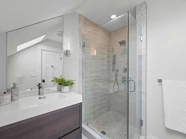 72 Governor Winthrop Rd 2, Somerville MA 02145