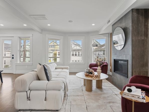 72 Governor Winthrop Rd 2, Somerville MA 02145