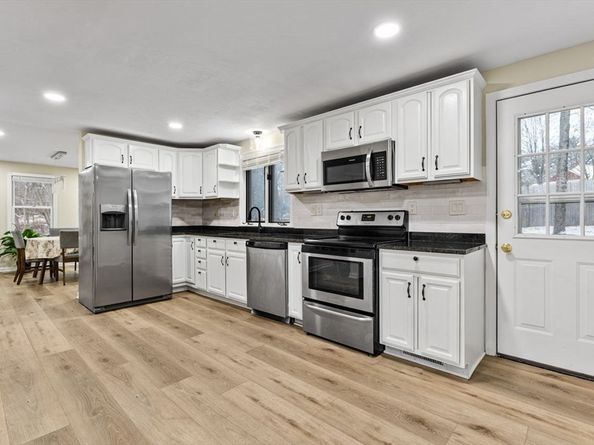13 Plain St, Upton MA 01568
