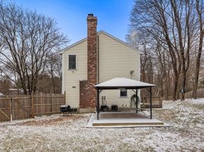 13 Plain St, Upton MA 01568