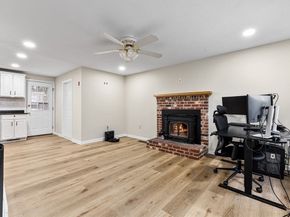 13 Plain St, Upton MA 01568