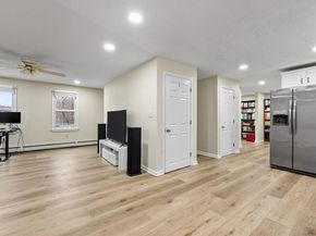 13 Plain St, Upton MA 01568