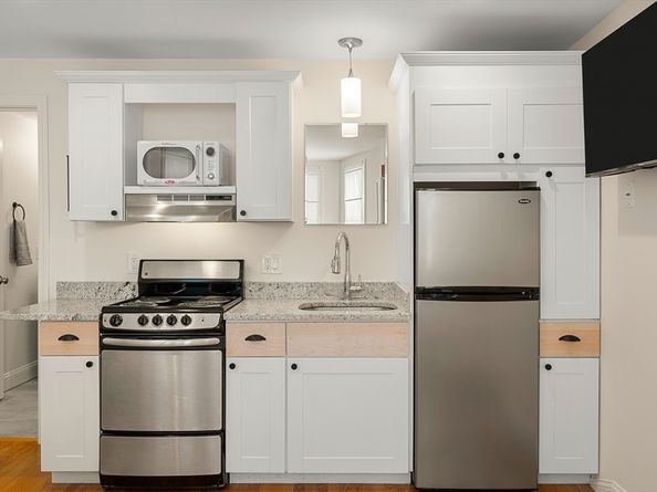 11 Charter St, Newburyport MA 01950