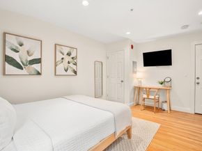 11 Charter St, Newburyport MA 01950