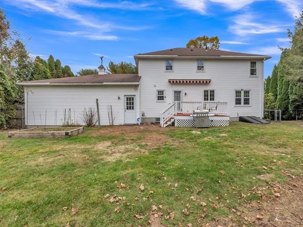 143 Charlton Rd, Dudley MA 01571