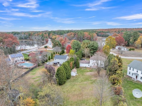 143 Charlton Rd, Dudley MA 01571