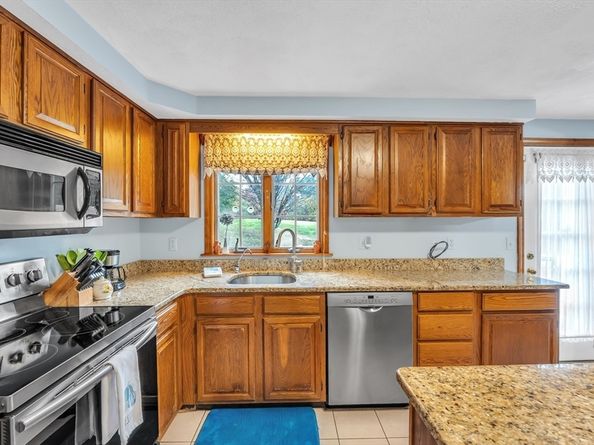 143 Charlton Rd, Dudley MA 01571