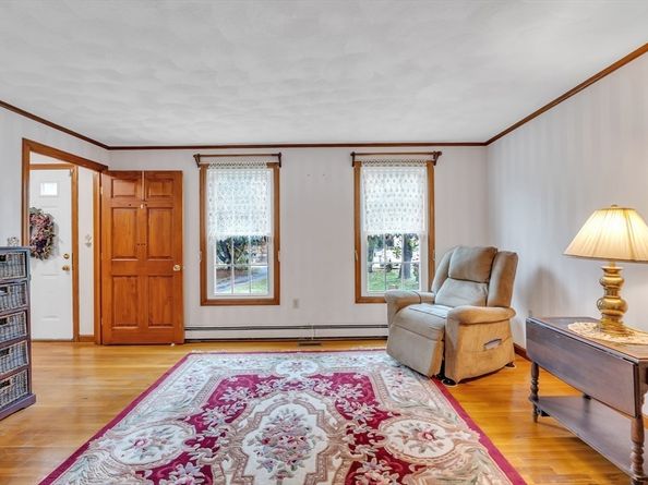 143 Charlton Rd, Dudley MA 01571